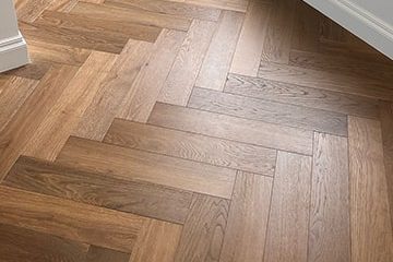 Сравнение спокойной селекции и выразительной текстуры дуба на крупных планах